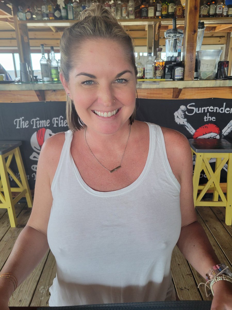 Bikininicole on Twitter: "Fun story I walked right into this bar