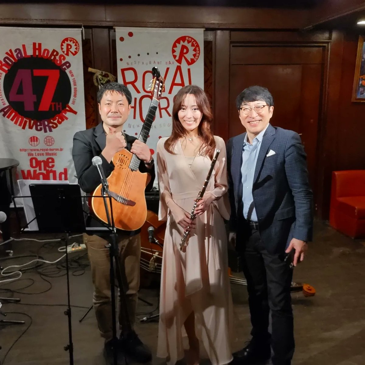 MensKatsu0309's tweet image. 【1/12－1/165days中村健吾&amp;amp;進藤洋樹featuring咲野ゆりツアーライブ　初日】
＜パーソナル＞
中村健吾（Ba）
進藤洋樹（gt）
咲野ゆり（fl）

#中村健吾&amp;amp;進藤洋樹featuring咲野ゆりツアーライブ　＃関西5DAYS＃ベーシスト#中村健吾#ギタリスト#進藤洋樹#フルーティスト#咲野ゆり＃楽しかった🥰