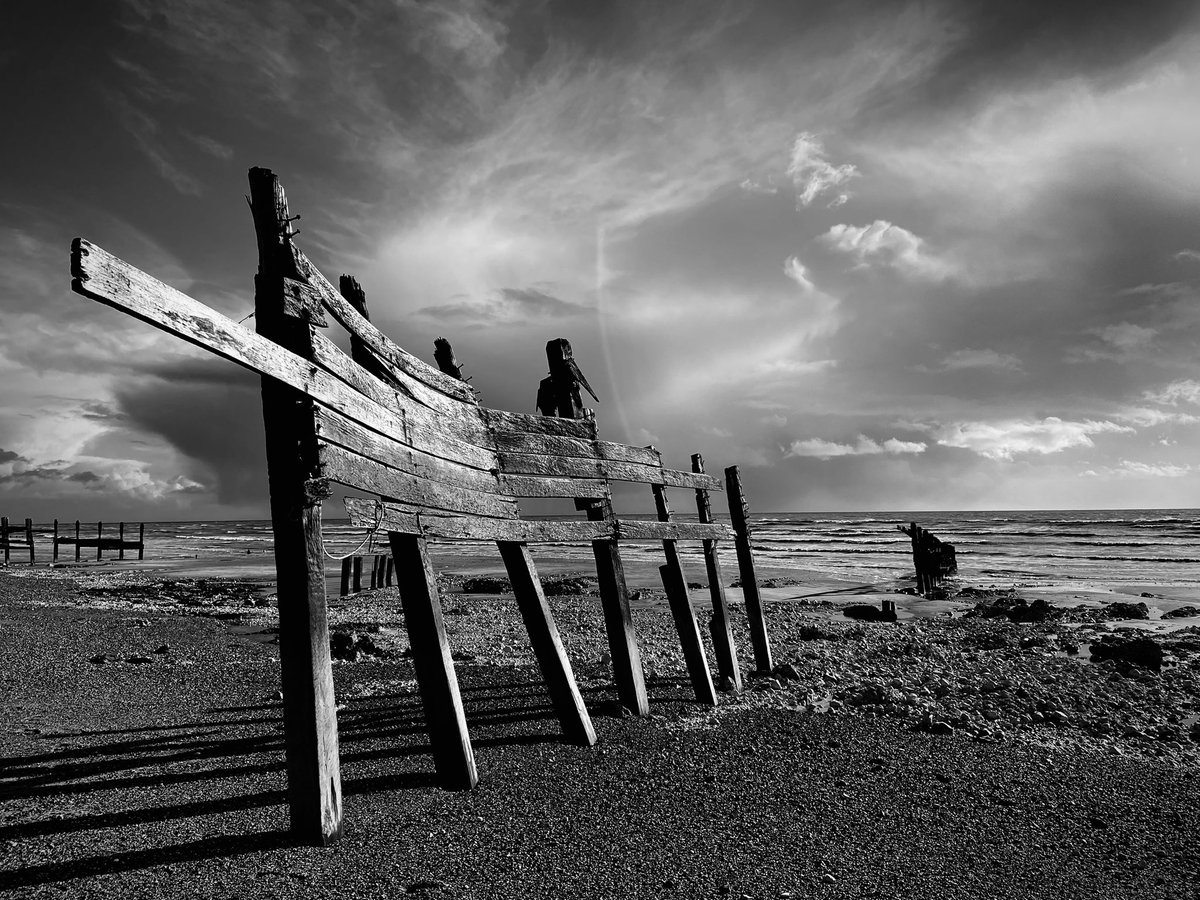snapperlee's tweet photo. #ClimpingBeach #WestSussex #Groynes #iphone11 https://t.co/cWVGWZxxxP