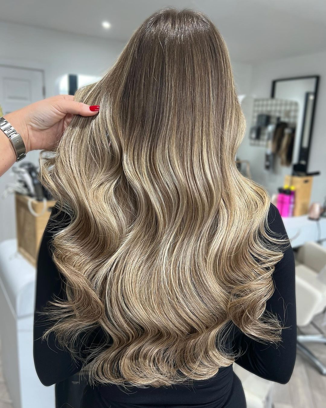 Beauty Works on X: "Bronde Babe🤎 Hair by Chels blends 20" Slimline® Tape  Extensions in shade 'Mocha Melt' and 'Brond'mbre' to create this unreal  transformation😍 📍 Thinking of trying extensions? Find your