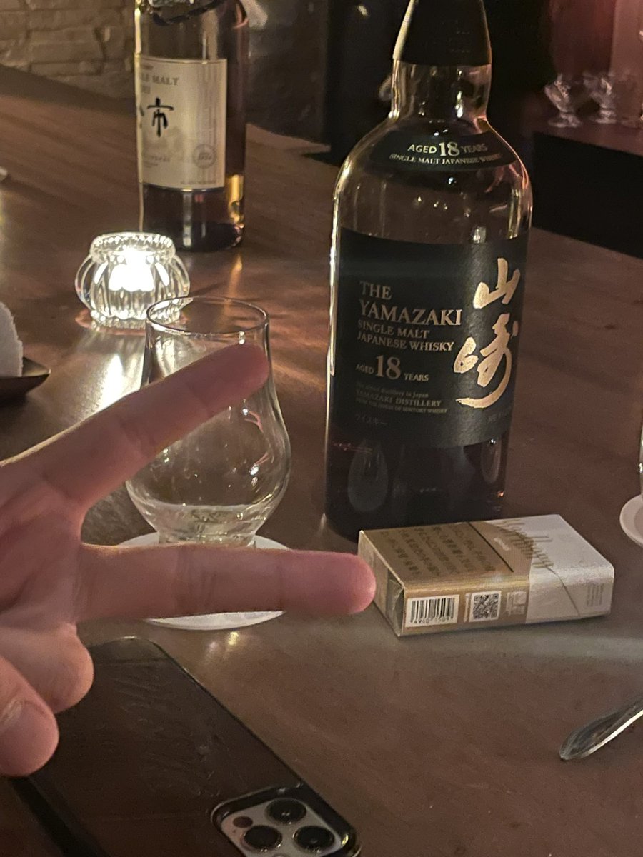 LagaChan's tweet image. 友達を沼に沈めるべく山崎18年ストレートで飲ませてみました😇