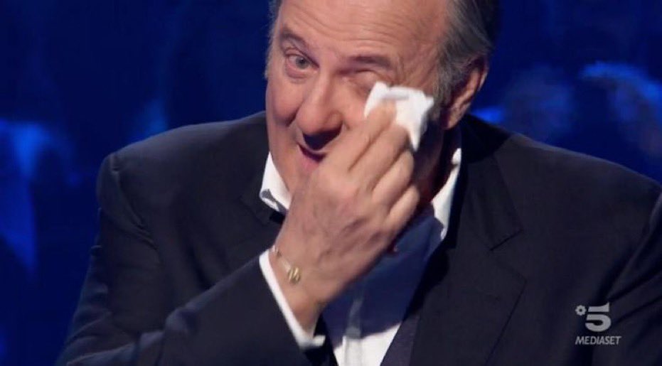 itselisaav's tweet photo. è successo quello che è successo, ma qui in questa esibizione è stato da brividi #amici22 https://t.co/ypDD0taYdg