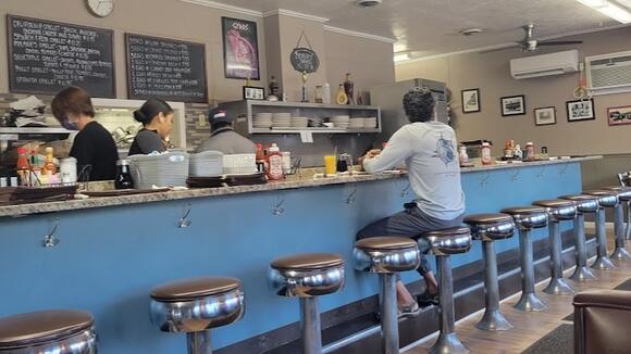 AVLMatters's tweet image. #asheville #news #fivepoint
Five Points Restaurant in Asheville has been dubbed the best diner in entire state. A step inside is sure to take you back in time, interior features old-fashioned lunch counter &amp;amp; metal stools. Open every day of week from 6-4 pm &amp;amp; 7- 3 pm on Sundays.