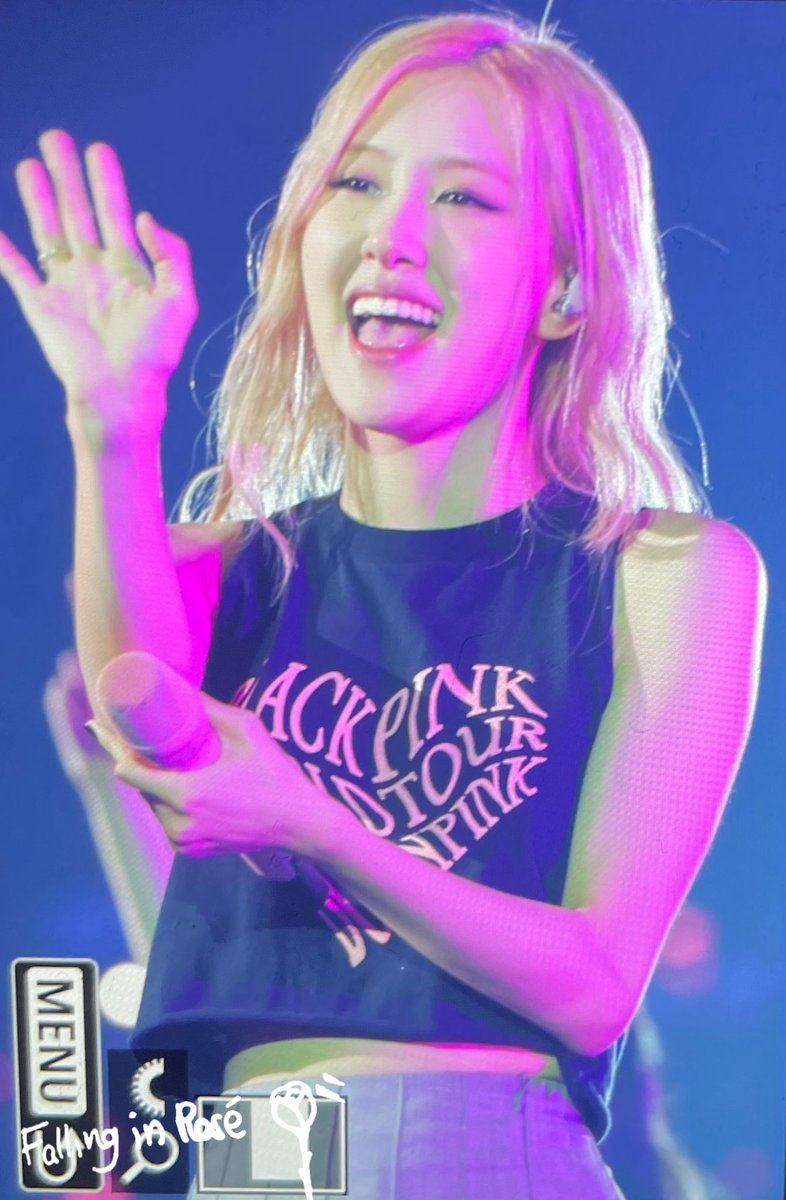 FALLING IN ROSÉ tweet media