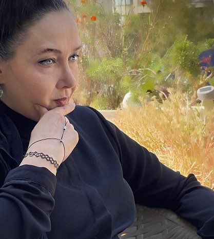 On Sep 18, #KatayounRiahi, a prominent Iranian actress, bravely took off her scarf, criticized the killing of #MahsaAmini, &amp; called Iran “a big prison.” She was then arrested and was tried in court on Jan 11. Be her voice. #مهسا_امینی #كتايون_رياحى #IranRevolution #IRGCterrorists