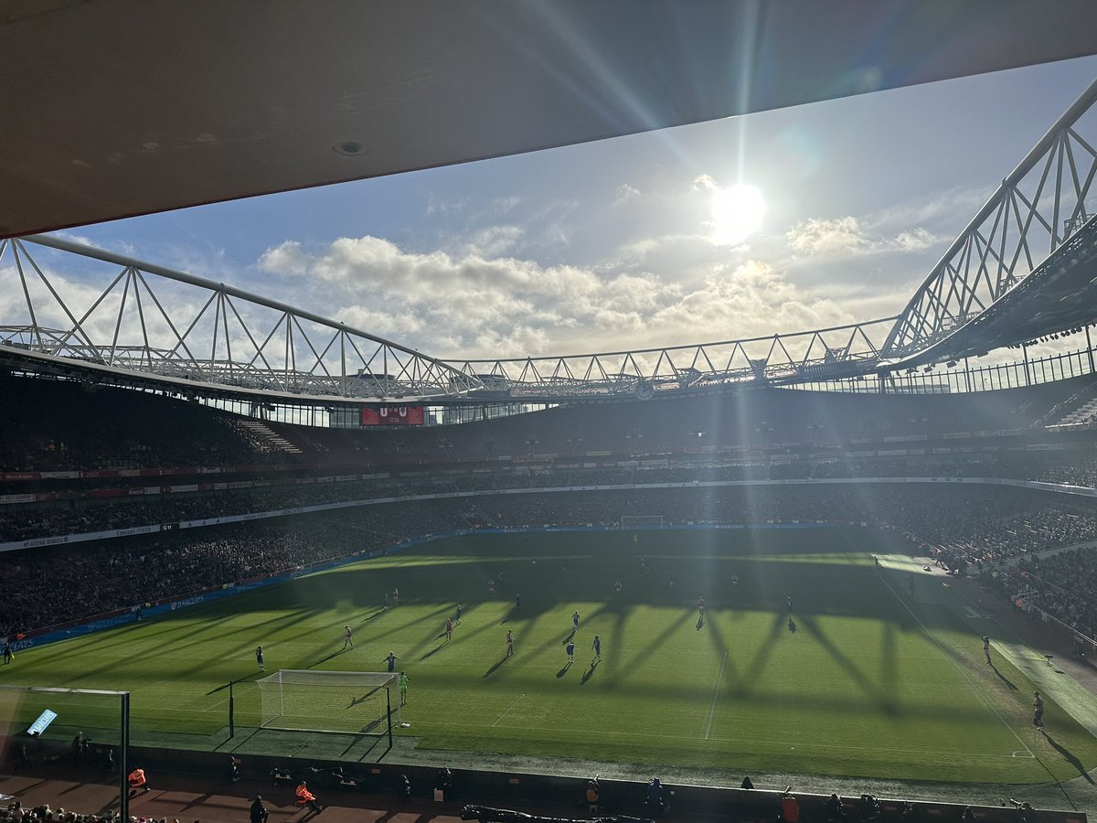 Great day out at the Emirates @ArsenalWFC ☘️