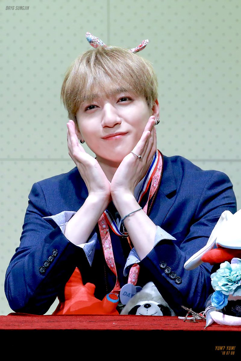 밥성진아사랑한다아아아아
#영원한_데장_성진아_생일축하해
오늘생일밥맛있는걸로먹어
#HAPPY_BOBs_DAY