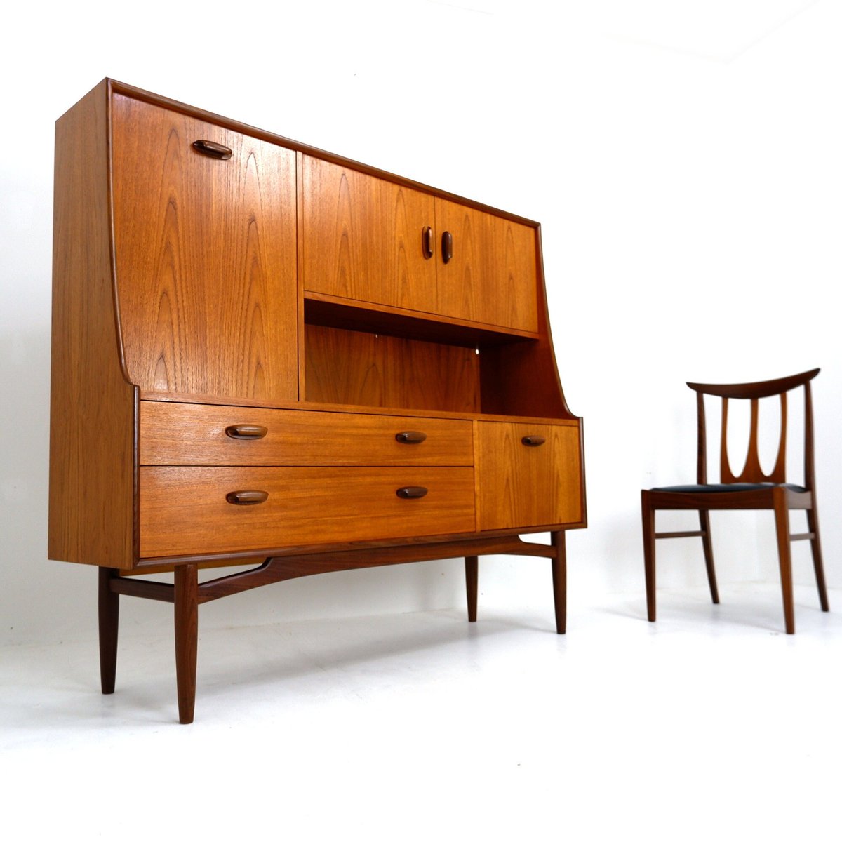 ModernityVtg's tweet photo. Excited to share the latest addition to my #etsy shop: Mid Century G Plan Sideboard / Highboard Drinks Cabinet in Teak https://t.co/uHHI7LrRyk #brown #kitchendining #midcentury #upcycled #gplan #sideboard #highboard #furniture #brasillia https://t.co/xKBNyqzDuV