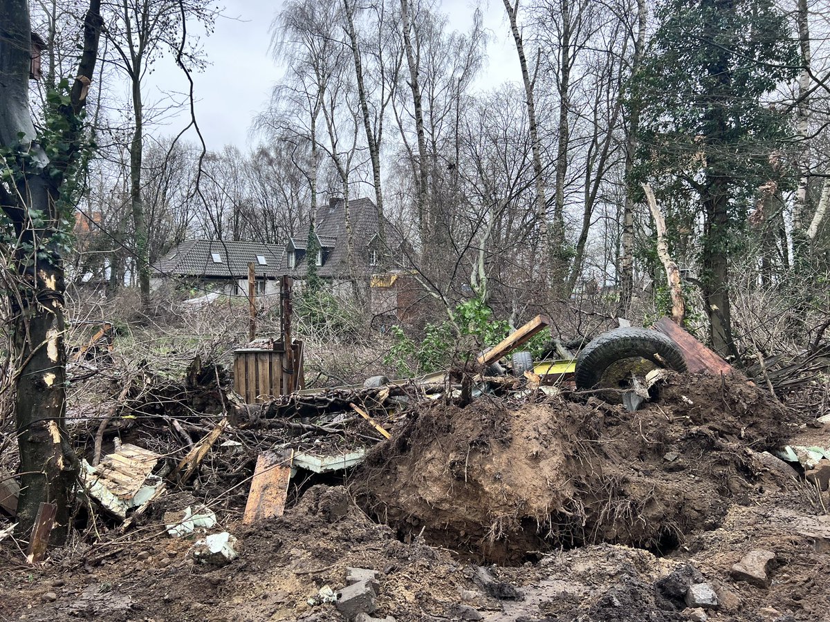 amzdo's tweet photo. Zerstörung ist noch viel zu harmlos: Schnellstmögliche und unwiderrufliche Verwüstung und Vernichtung trifft es deutlich besser. #fckRWE #Luetzerath #StaatKapitalScheisse https://t.co/wKSsgQpXij