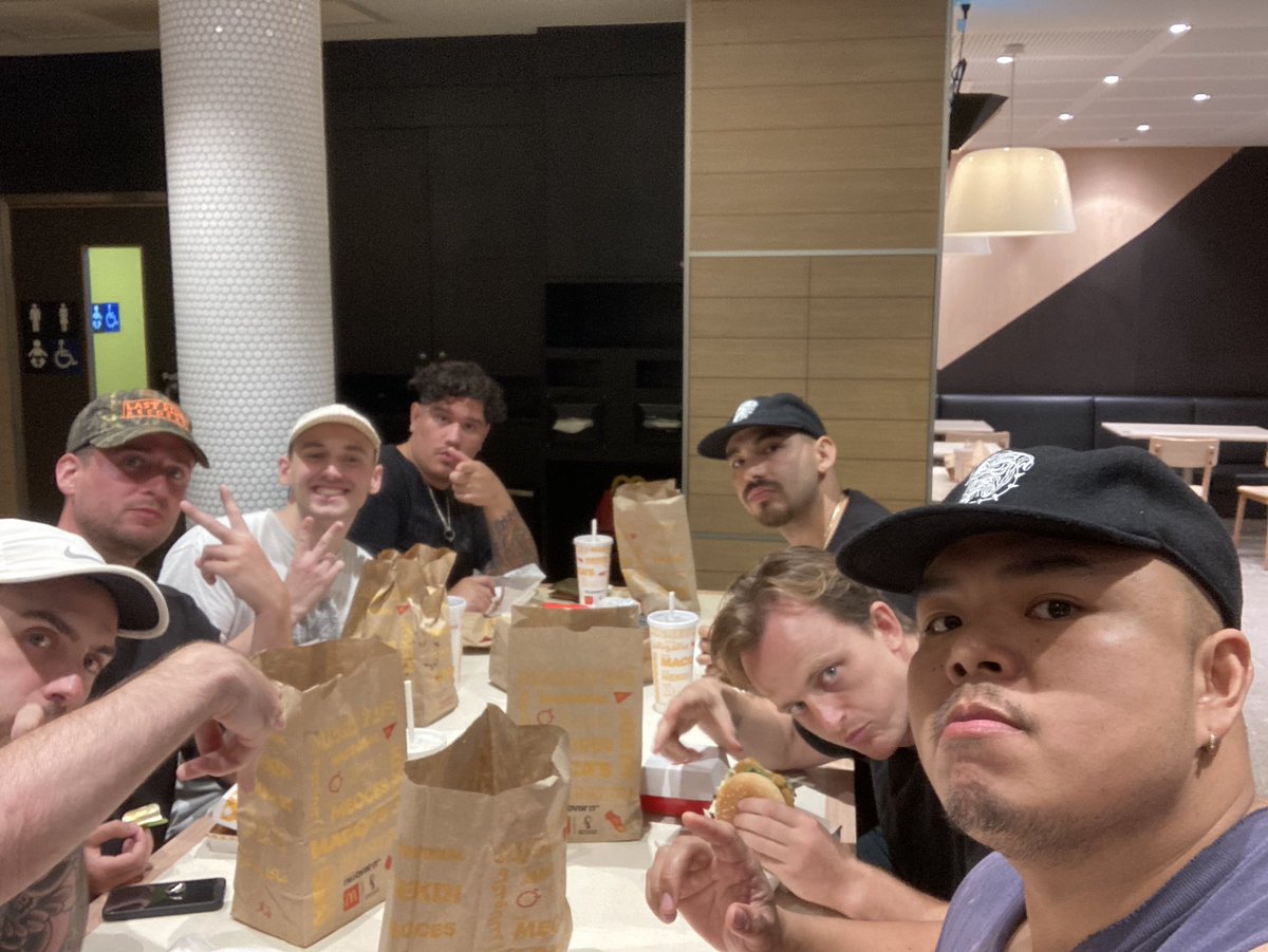 maneworld1's tweet photo. When it comes down to it. This is what hardcore is about enjoying a meal with friends cooked by people who care. https://t.co/7Tx87ieVHw