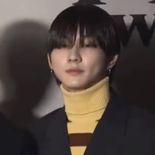 หล่อแบบไม่เกรงใจสิ่งศักดิ์สิทธิ์ เพราะคนไปไหว้ยอดพีระมิดที่จองวอนยืนอยู่แทน