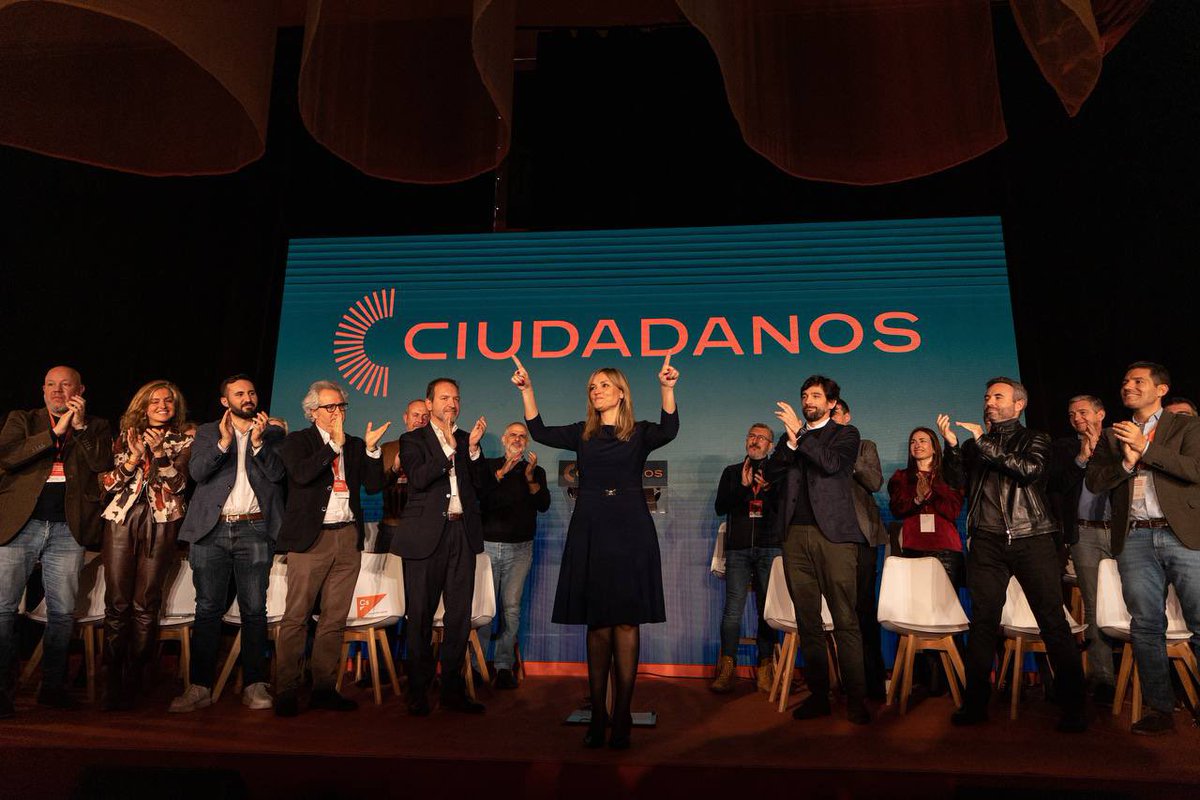 Hoy este equipo renovado pone sus nombres y apellidos al proyecto de <a href="/CiudadanosCs/">Ciudadanos 🇪🇸🇪🇺</a>, orgullosos del gran legado de estas siglas y convencidos de que tenemos mucho que ofrecer al futuro de España. Para superar las amenazas al progreso y a la libertad, y la desidia del bipartidismo.