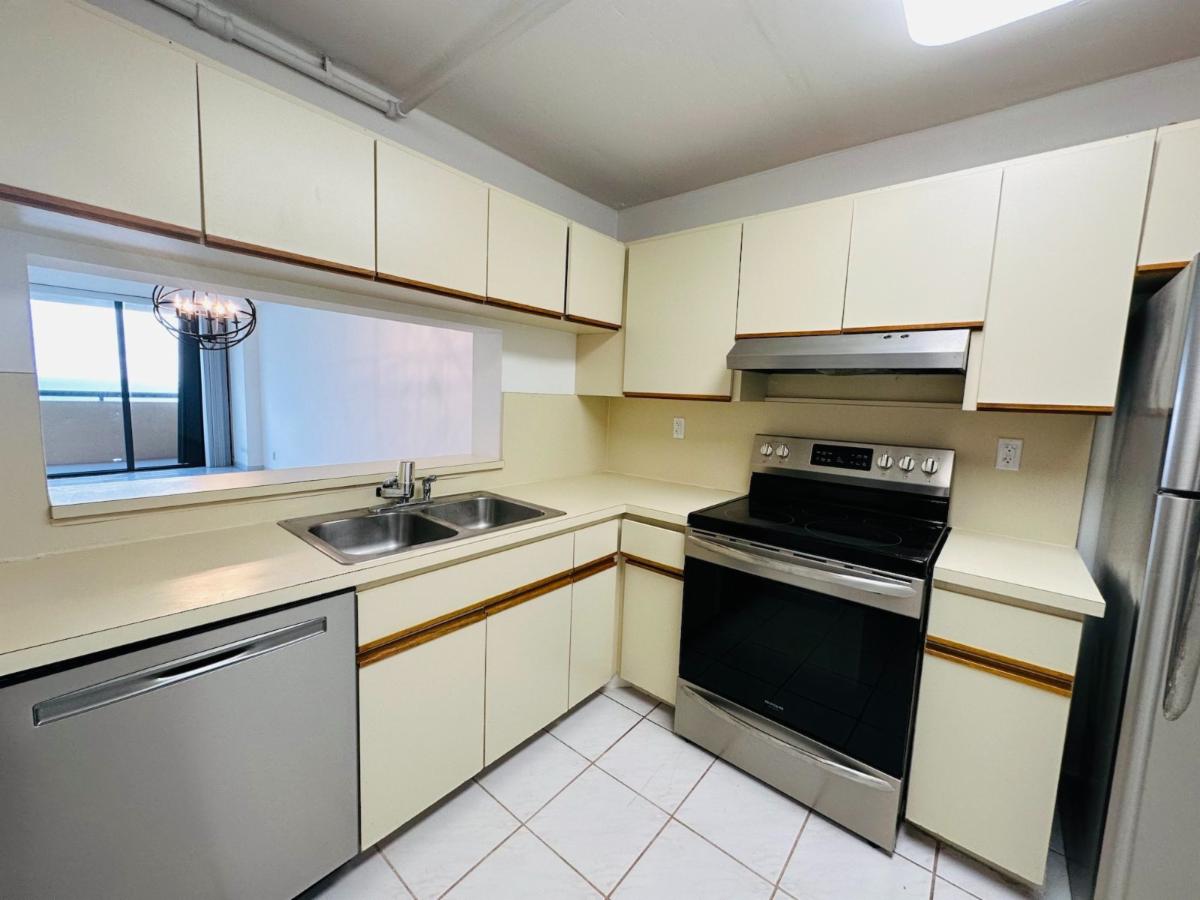 sascorealty's tweet photo. Vivian Just Listed for Rent unit 1407 at CLUB ATLANTIS: $3,500

DIRECT OCEAN FRONT UNIT! Amazing sweeping views of the ocean and pool area.

AVAILABLE NOW! 
CALL VIVIAN TODAY AT 786-859-3515 or write to her at vivian.sassi@sasco-realty.com BEFORE THE NEXT BIG OPPORTUNITY IS GONE! https://t.co/fH3JvWA5RZ
