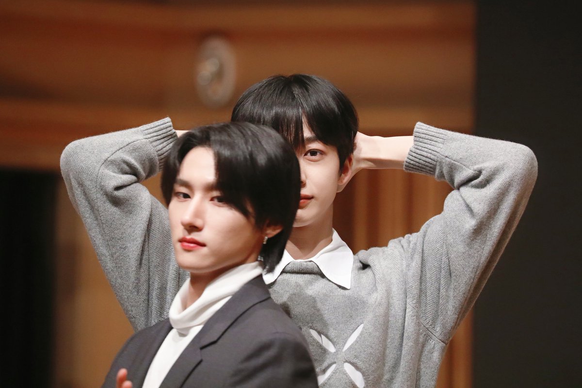 ~오늘의 혼자착각 비하인드~

채씨 야심차게 했는데 균이가 앞 지나가서 다시 해줌
ㅋㅋㅍㅂㅋㅋㅋㄱㅋㅋㅋㅋㅋ