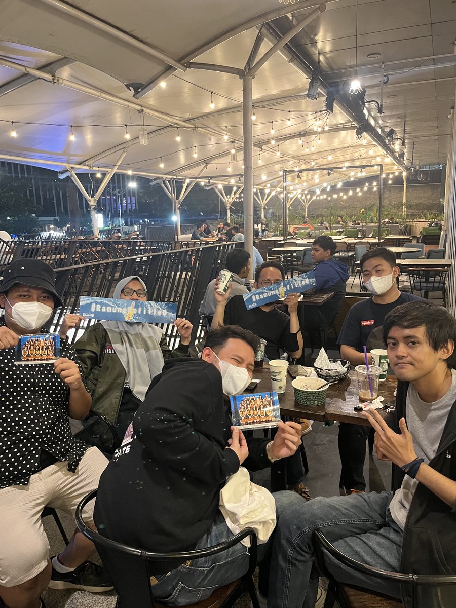 Wing Stop after show Ramune no Nomikata 💙

Terakhir kali Wing Stop after show tuh waktu show ke-400 <a href="/Jinan_JKT48/">bukan jinan</a> dulu...

#CaraMeminumRamuneJKT48
#RamuneRefilled