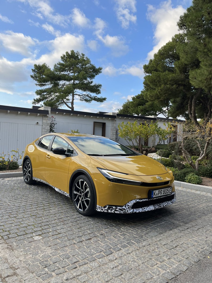 aidotimmo's tweet photo. Spent the day with the new @toyotaireland Prius PHEV. Exceptionally refined and stunningly designed. https://t.co/XFtfbwaHWT