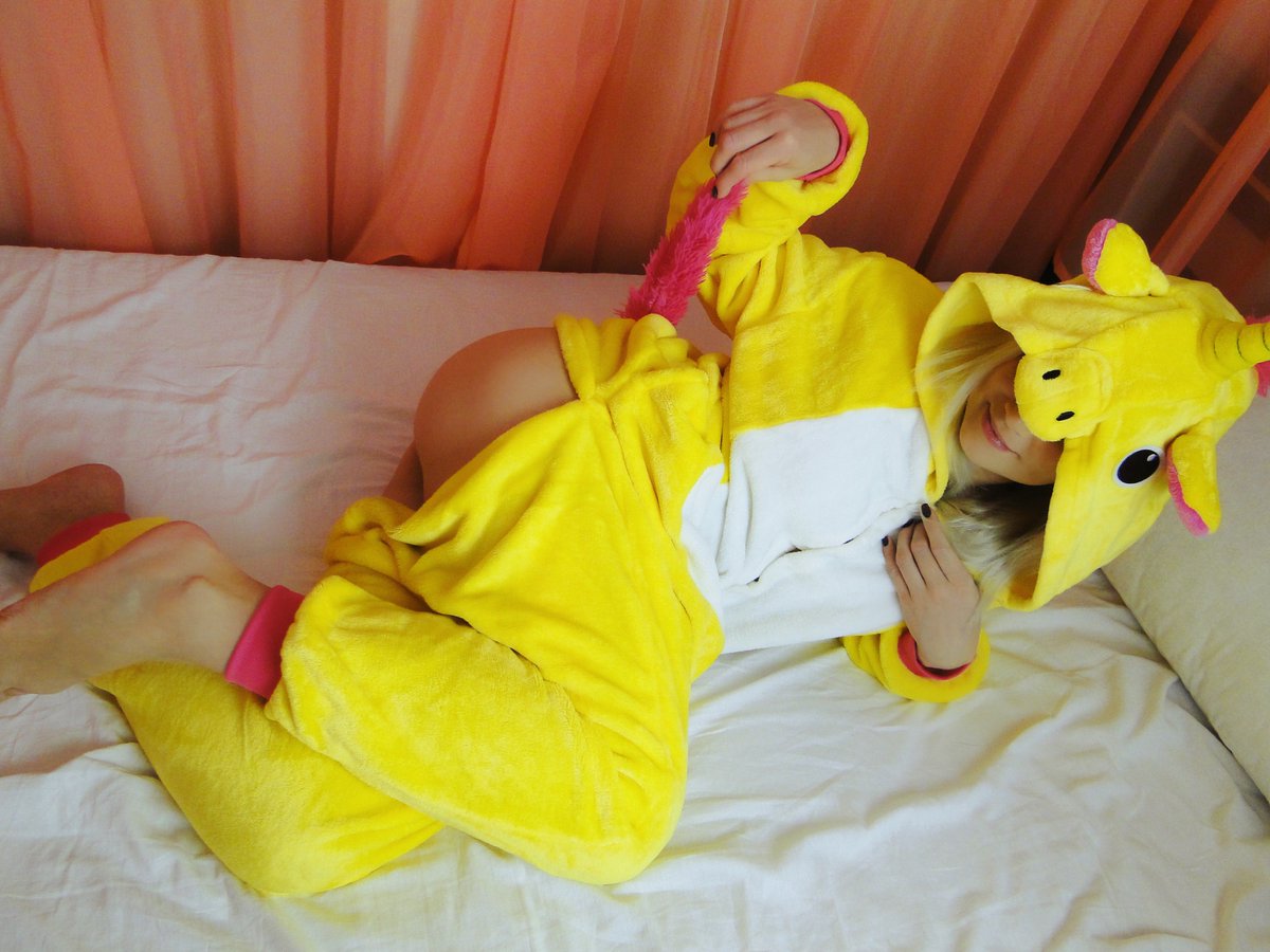 miamimi_m's tweet photo. Would you like to play with the cute unicorn's ass?🦄
#home #homecontent #unicorn #ass #blonde #feet #toes #cutegirl #nsfw https://t.co/oxCYRyNSMJ