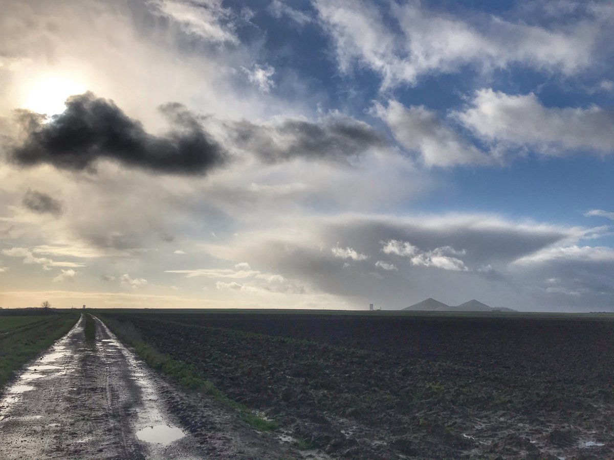 sommecourt's tweet photo. The vast open landscape on the Loos Battlefield of 1915, in the old coal-mining region of Northern France. Skylarks were singing above the track as I took this. #DailyBattlefields https://t.co/c5jur5JD7B