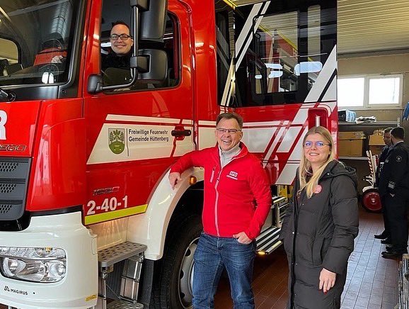 SPD_Huettenberg's tweet photo. Übergabe des Staffellöschfahrzeugs an die Freiwillige Feuerwehr in #rechtenbach
Gerne hat unser Fraktionsvorsitzendender Volker Breustedt für die Fraktionen der Gemeindevertretung ein Grußwort gesprochen.SPD  #hüttenberg gut vertreten mit dem Vorsitzenden Markus Schetzkens https://t.co/bkm5b41d2A