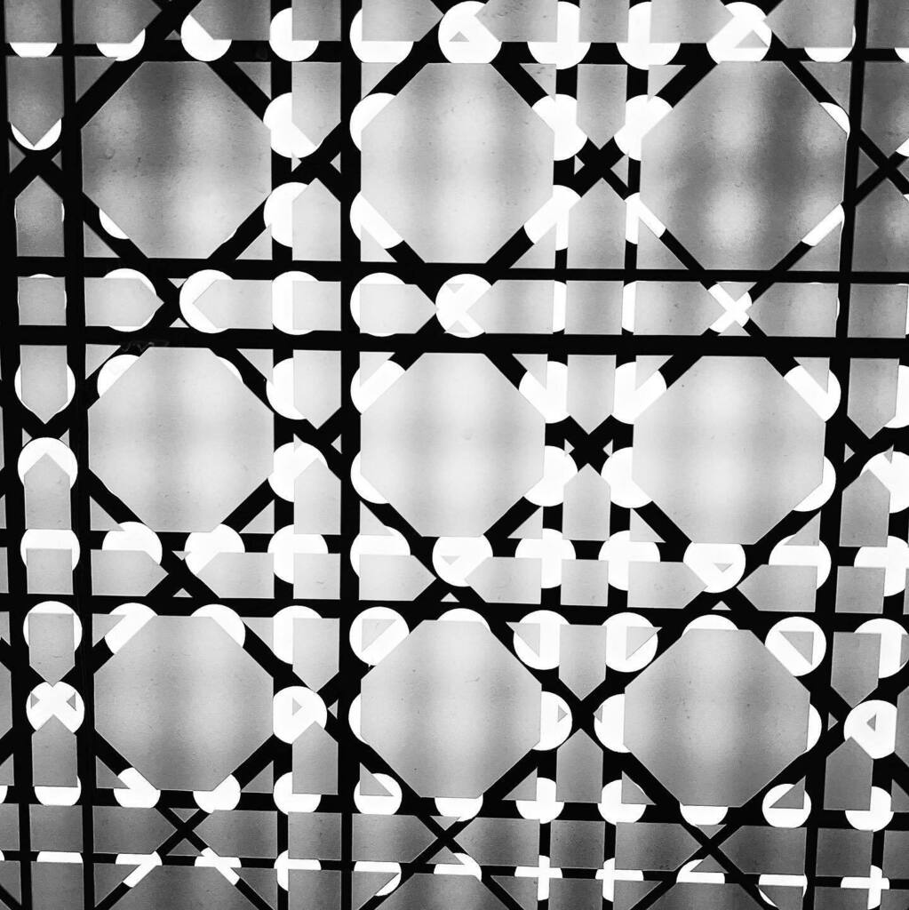 patriceblanchot's tweet image. We are all somewhere or the other a little grey, not black and white. We have our imperfections.

Kriti Sanon

#heathrowterminal5 #christiandior #wallpattern #urbanart #grey #kritisanon #quote #quoteoftheday #inspirationalquotes instagr.am/p/CncJlh8MsM6/