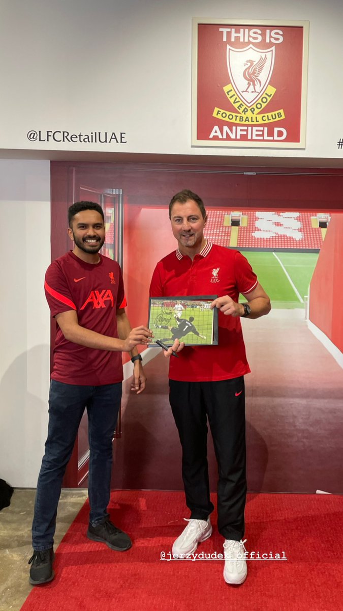 muhzee7's tweet photo. Amongst the tough times watching the current Liverpool side play, something unbelievable happened with me today. Met the legend and Istanbul hero himself in person 🤩🤩🤩 #Dudek #LFC #YNWA https://t.co/3YdLTAP0wI