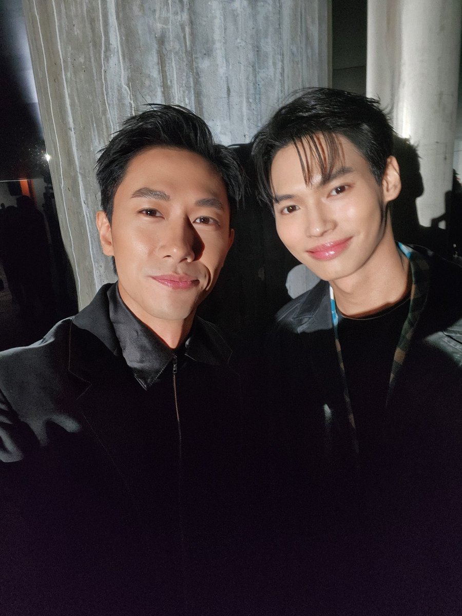 And yes we met again! Good to see him doing well and staying healthy! P.S. More photos on my IG.

#WINxDESMOND
#prada #PradaFW23 #PRADAxWINinMilan