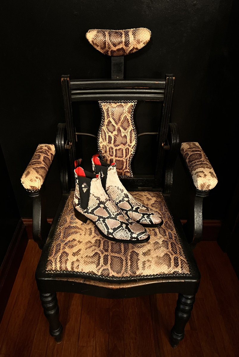 JefferyWestUK's tweet photo. “I’m a painter of dreams”
#Pushca #jefferywest #therockandrollcobblers #chelseaboots
https://t.co/cbxAERqmEs https://t.co/WhoSlaMqSc