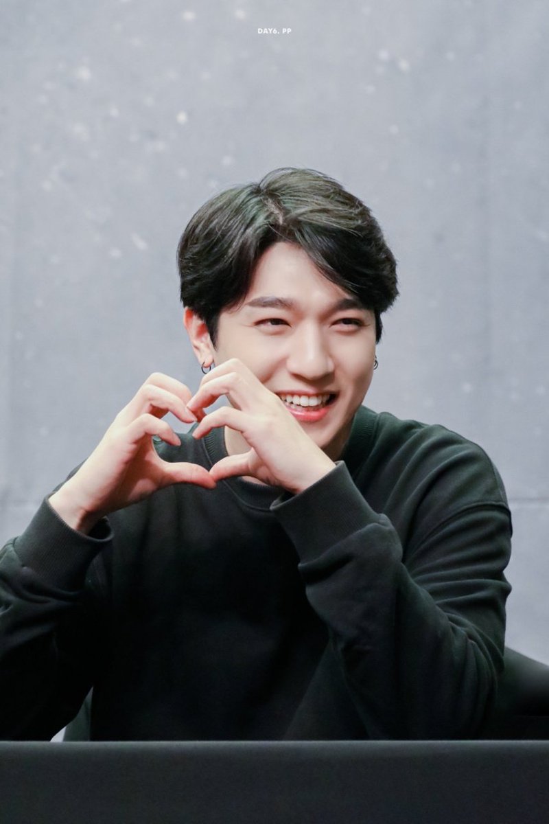 내가 진짜 너무나 사랑하는 성진아 오늘뜻하지않게 볼수있어서 너무 좋았고 언제나 너를 응원하는 사람들이 넘쳐 흐른다는걸 기억해줘 그러니 우리를 믿고 하고싶은 모든걸 하길 바라🤎 생일 진심으로 축하하고 너무나도 너무나도 사랑해🤎 언제나 건강하고 행복하자 우리🤎