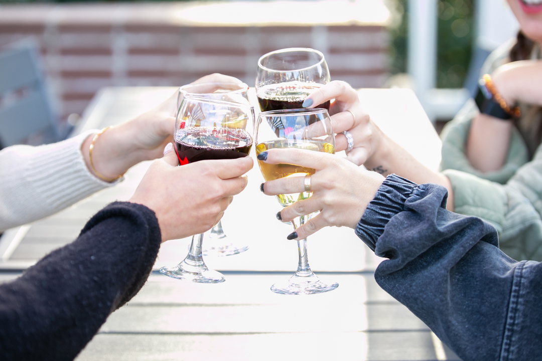 Hawthorne's NY Pizza (@hawthornespizza) on Twitter photo Pouring 1⁄2 bottles of wine for you and your friends alllll day. See you soon? 🍾 🥂 Pouring 1⁄2 bottles of wine for you and your friends alllll day. See you soon? 🍾 🥂