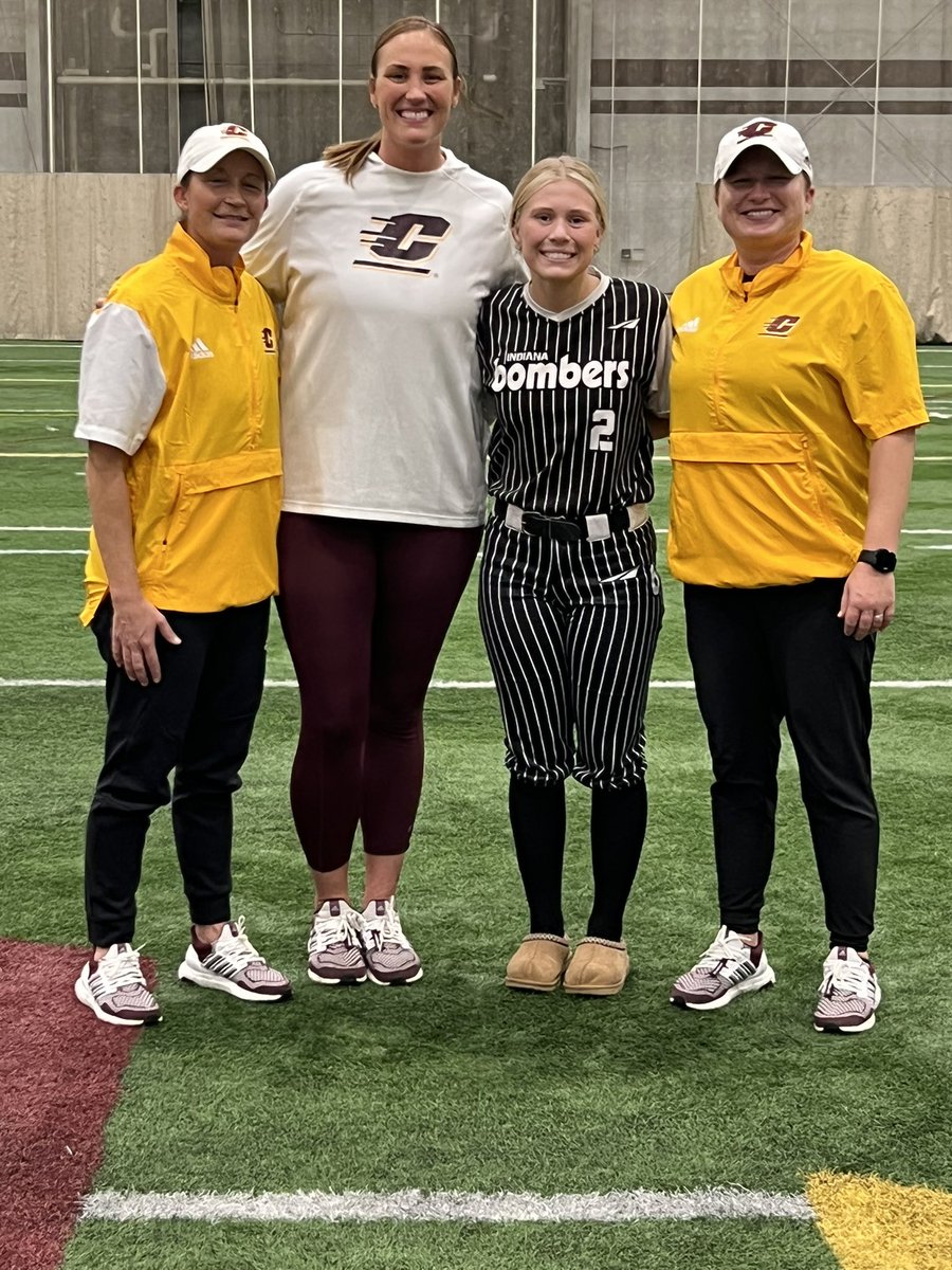 ChloeParker2024's tweet photo. Thank you @McCallSalmon @saradriesenga10 @BrittiniK24 for this opportunity to continue playing the sport I love @CMUSoftball 🔥👆FIRE UP!! Cannot wait to be a Chippewa 💛❤️ @INBombers06 https://t.co/ufDuXloNYs