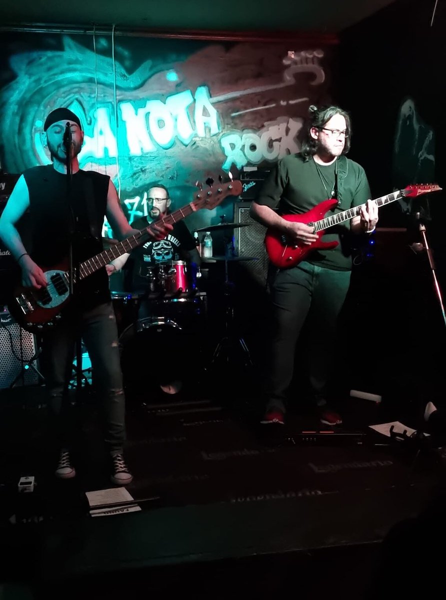 Fauno_'s tweet photo. Comenzamos el año de la mejor forma posible.
#RocknRoll
#Concierto
#YaEraAhora
#Fauno
#Powertrío
#Rock
#SrLobo
#Grupazo
@JauLTDP
#LaNotaRock https://t.co/jvmGPBi73i