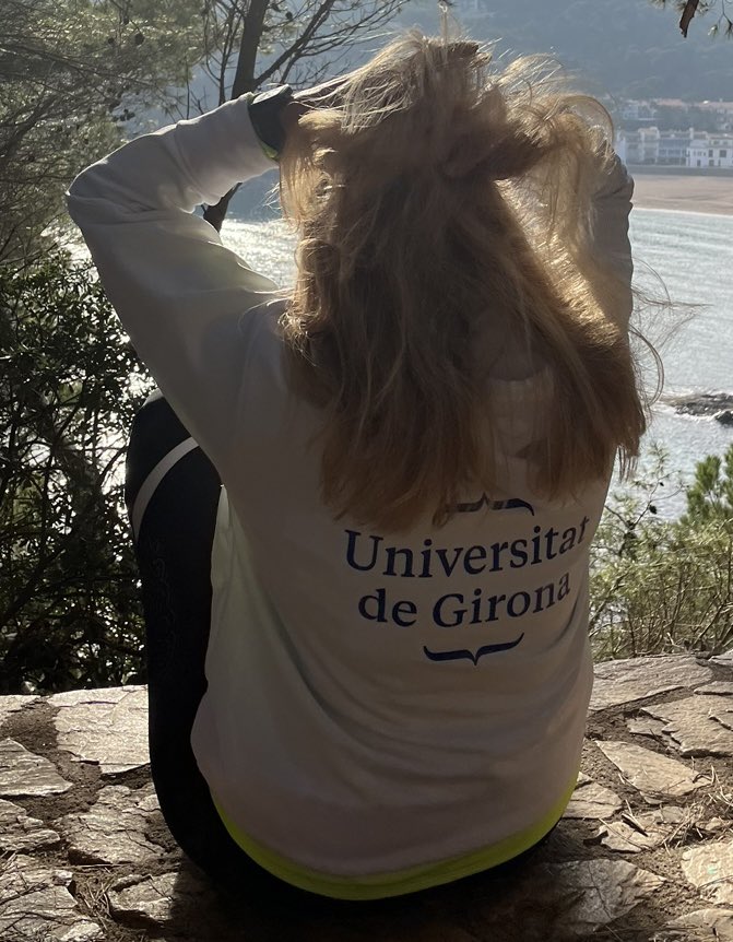 immagelabert's tweet photo. Per veure-hi clar, a vegades cal aturar-se a seure, altres vegades cal despentinar-se, i a voltes cal fer-ho tot plegat. Som-hi que venen curves #ullsblaus #thebestteam https://t.co/XP99fzY0Qt