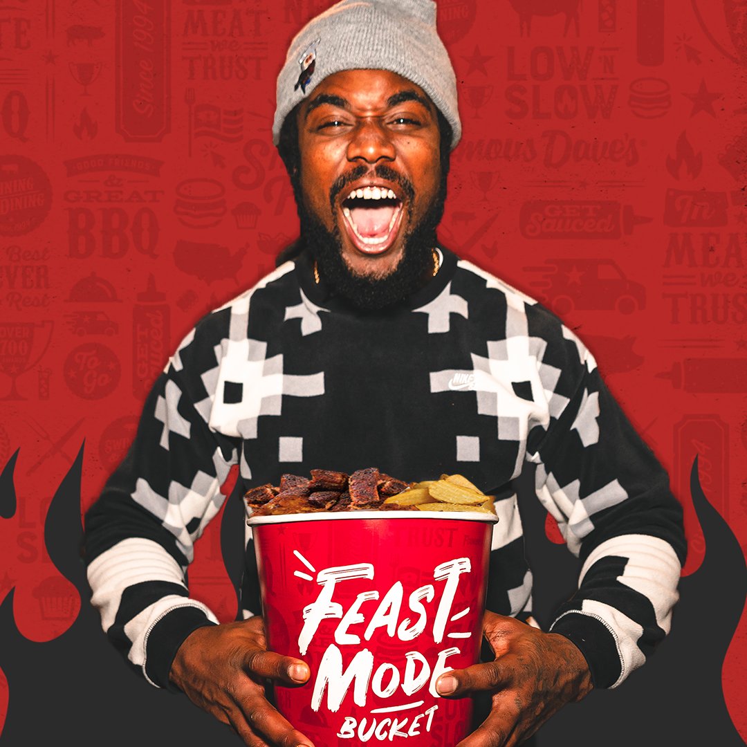 Let D̶a̶l̶v̶i̶n̶ Dave cook 🍽 

Tackle your hunger on game day with a Feast Mode Bucket. 

*Available at participating locations.