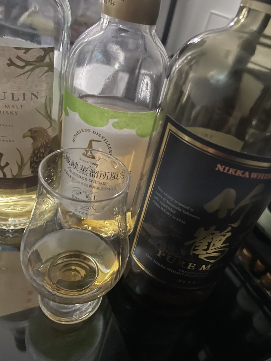 LagaChan's tweet image. 4年前ぐらい前に戻って箱で買いたいぐらい旧竹鶴が美味しい