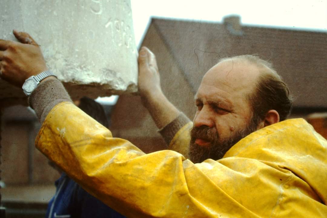 Het <a href="/LangeMaxMuseum/">Lange Max Museum</a> werkt aan een nieuw project over kunstenaar Gerrit Germonpré. Zou er nog iemand de film (video) in het bezit hebben met titel : "Hé...'t is Germonpré" 
 uit 1989, gemaakt door Roger Claeys (BRT). Stem van Mark Uytterhoeven. Delen mag, info@langemaxmuseum.be