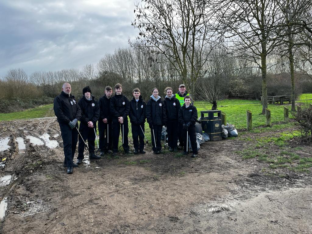 Stv330's tweet photo. Two events this weekend for Northampton @ESCadets. Supporting @NptonPolice with a leaflet drop #OpAlive and helping Northampton @Rotary with a community litter pick. @McguinnessStaff & @StaffCollins helping out. https://t.co/Nj4md60SrX