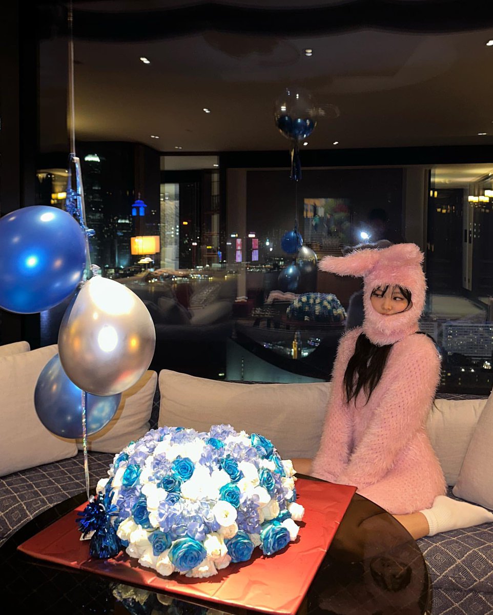 blackpinkbabo's tweet photo. Jennie IG update ❤️ @Blackpink 

“Happy Jendeuk Day 🐰🎂 Photo by 호깨비 Thank you to all the Blinks who already wished me a Happy Birthday 💙”

#JENNIE #제니 #BLACKPINK https://t.co/otTqtlBWSn