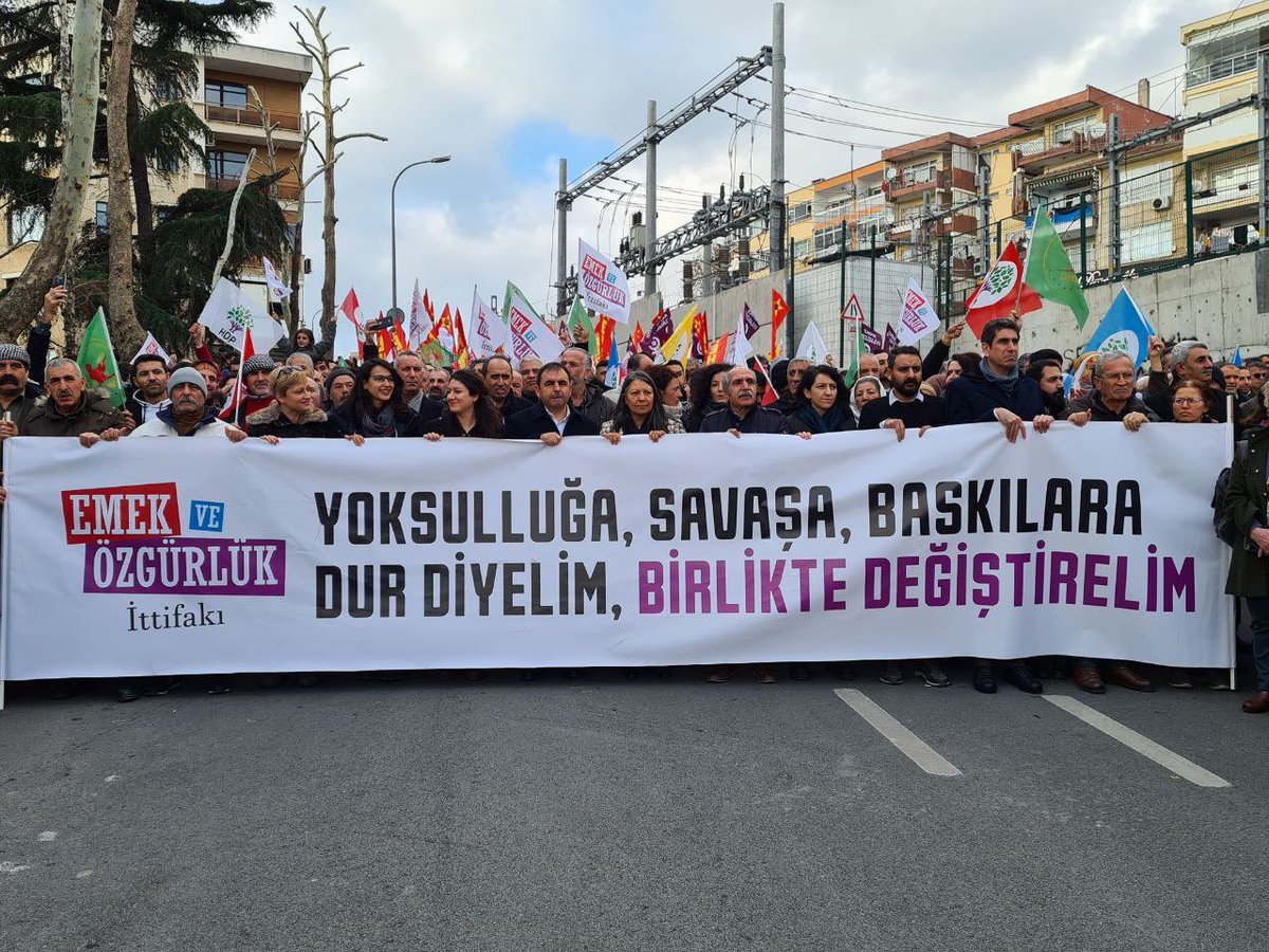 hdpdemirtas's tweet photo. Duydum ki harika bir miting olmuş. Duydum dediğim, sesiniz geldi. 

Bugün harikaydınız, hep öyle olacaksınız. Her birinize ayrı ayrı teşekkür ediyorum değerli arkadaşlarım.

Lütfen duygularınızı yazın bana, merak ediyorum. https://t.co/BTZjsu4Pxd