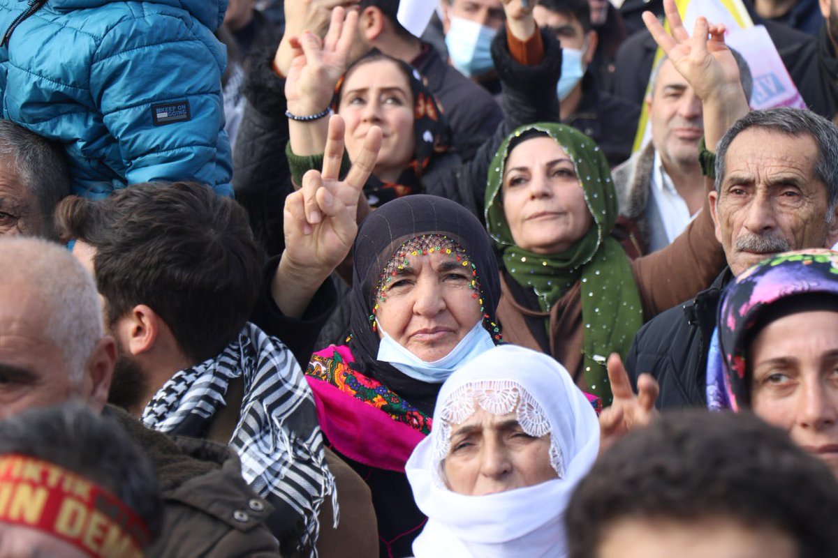 hdpdemirtas's tweet photo. Duydum ki harika bir miting olmuş. Duydum dediğim, sesiniz geldi. 

Bugün harikaydınız, hep öyle olacaksınız. Her birinize ayrı ayrı teşekkür ediyorum değerli arkadaşlarım.

Lütfen duygularınızı yazın bana, merak ediyorum. https://t.co/BTZjsu4Pxd