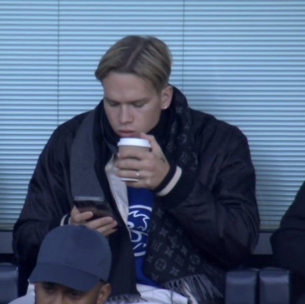CFC_Dubois's tweet photo. He just saw the PL table 💀 https://t.co/cJJnB72ghi