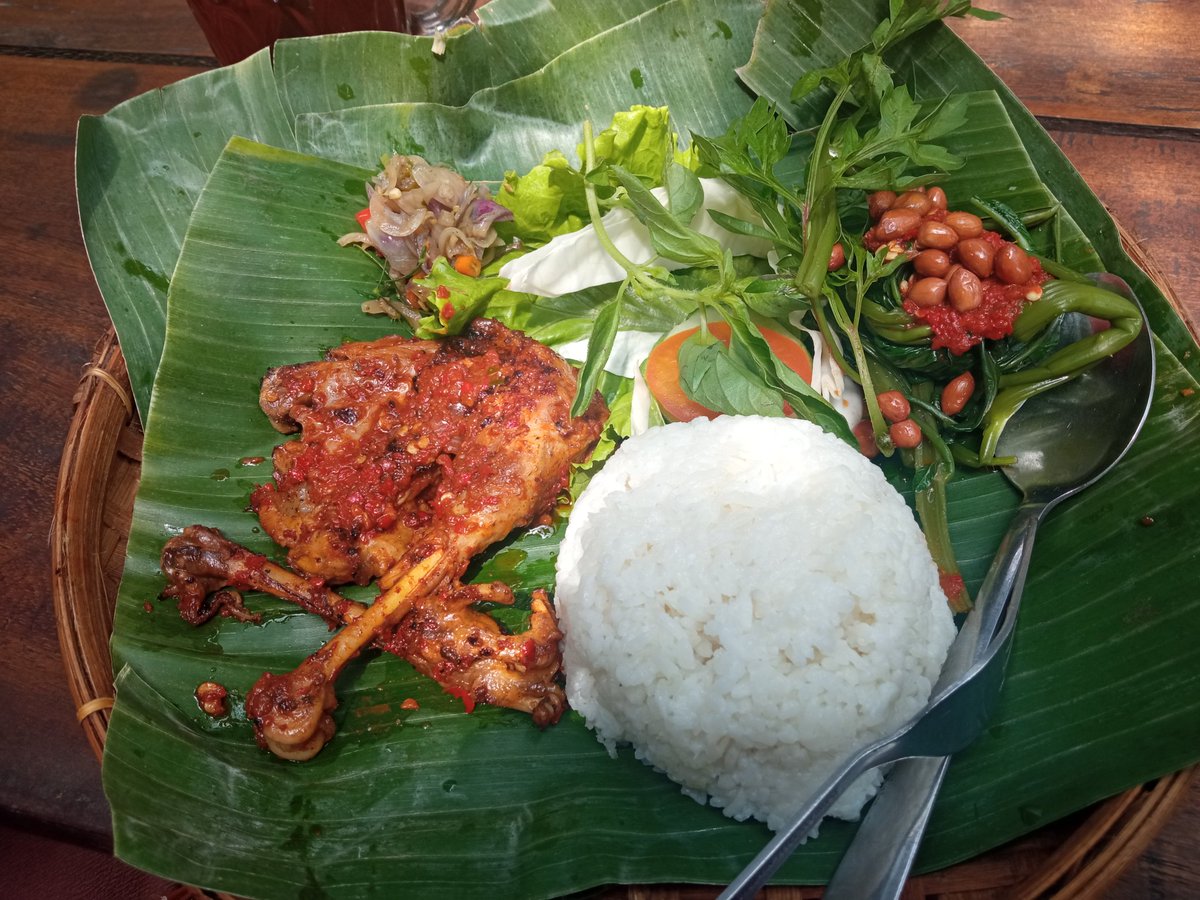 NAN________'s tweet photo. Perunggasan 🤤 https://t.co/X45tX6gZRZ