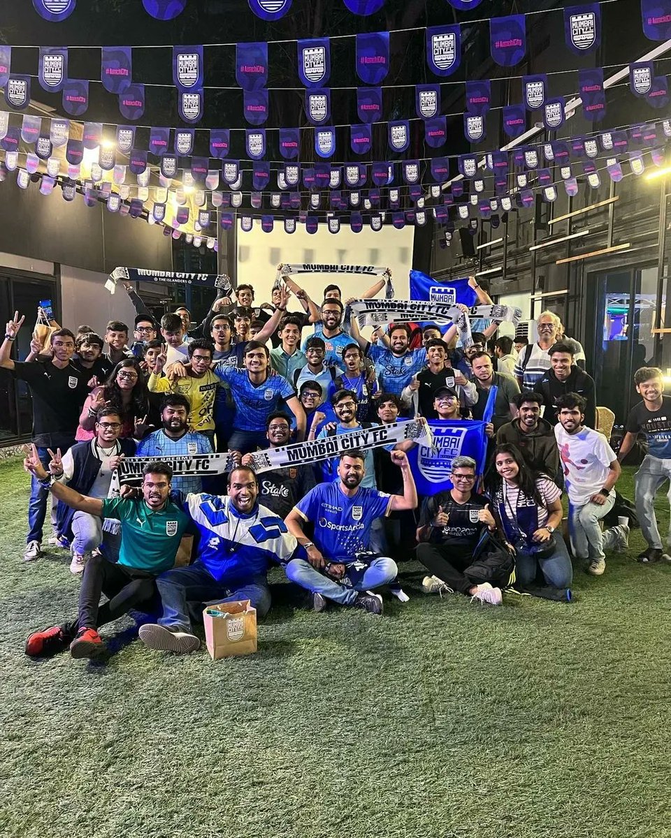 WCBMumbai's tweet photo. 𝟏𝟐𝐓𝐇 𝐌𝐀𝐍 𝐓𝐇𝐑𝐎𝐔𝐆𝐇 𝐀𝐍𝐃 𝐓𝐇𝐑𝐎𝐔𝐆𝐇 💪

📸 Here is some footage from last night at the @mumbaicityfc fan park

What an incredible experience 🌟✨ https://t.co/zCbhCr7gE5