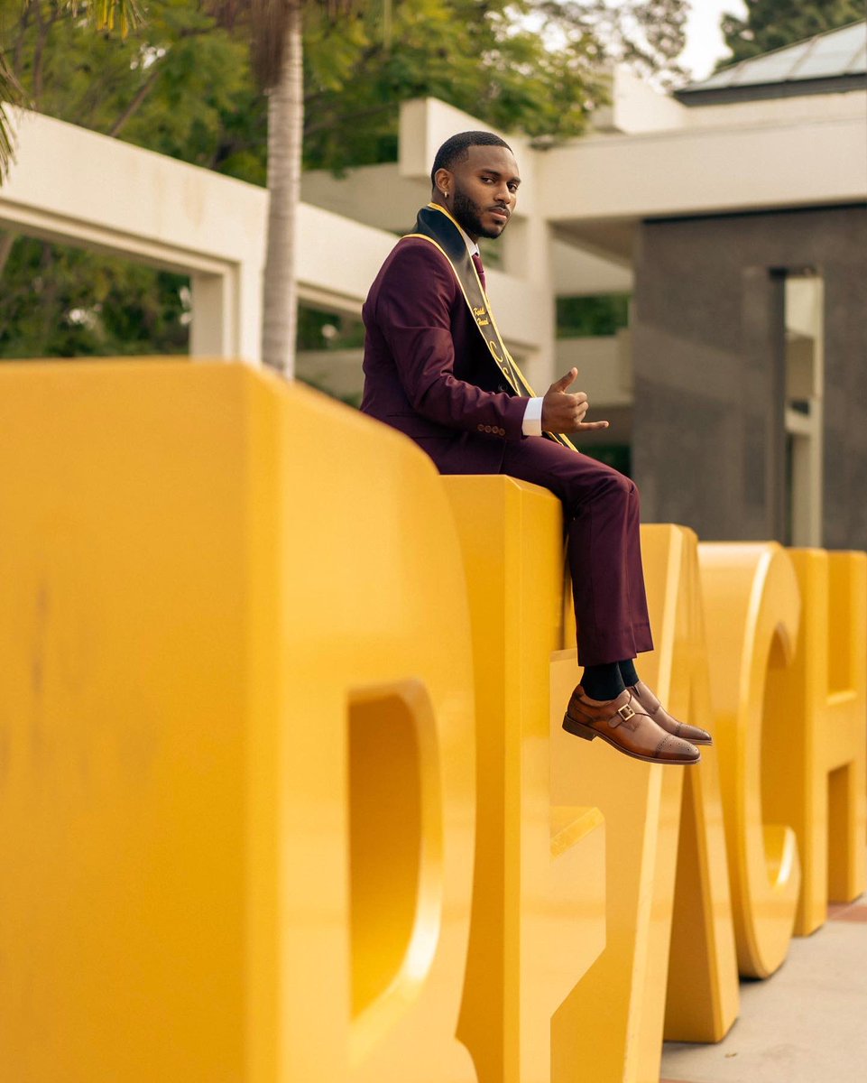 Ken1howard's tweet photo. My parent’s last Child, I hope I made y’all Proud…

#Fall22Graduate https://t.co/HPmwwUydqN