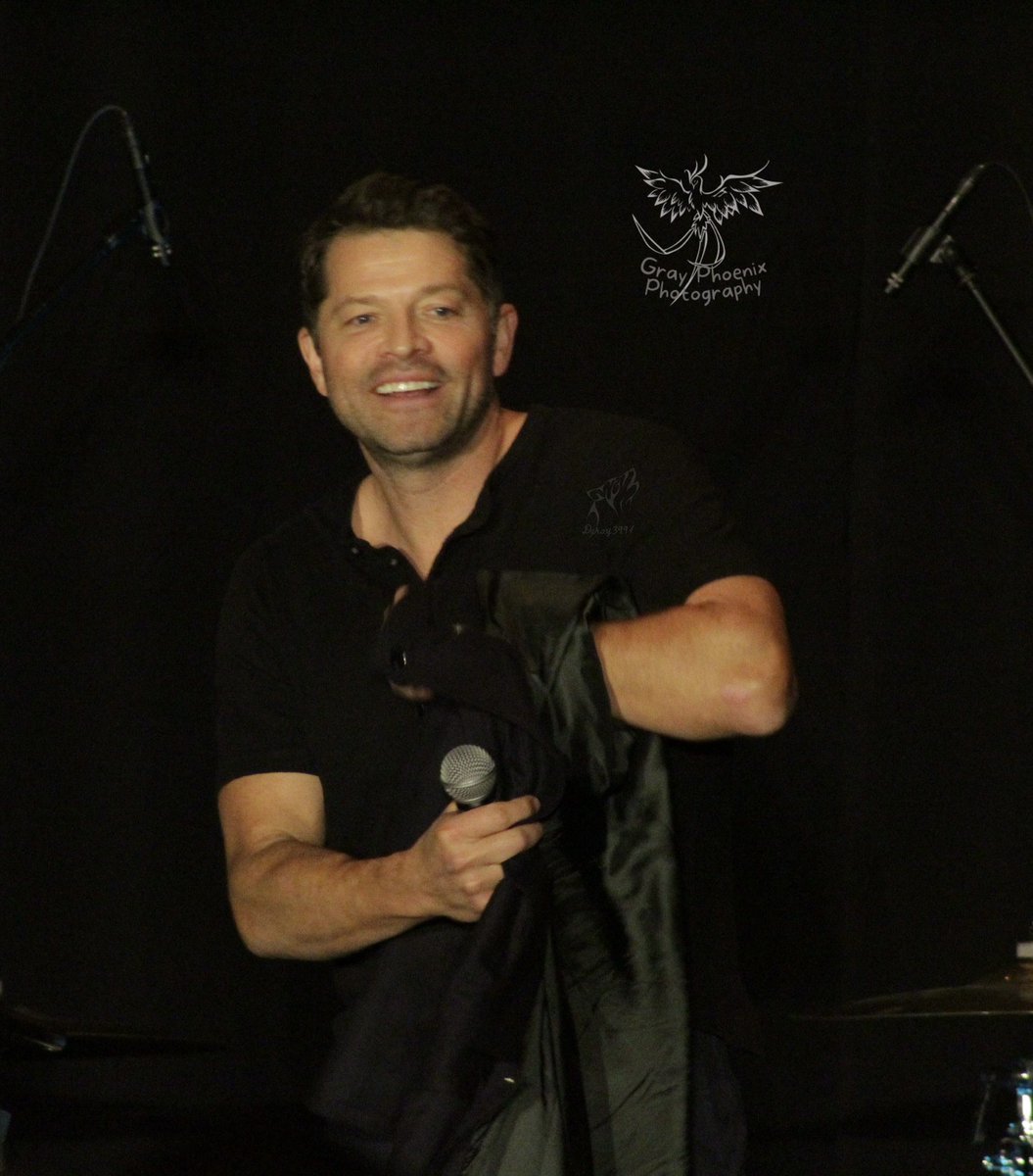 dgray3994's tweet photo. Good morning, #SPNVegas!! #mishacollins #saturdaypanel https://t.co/v93Y4v5mXi
