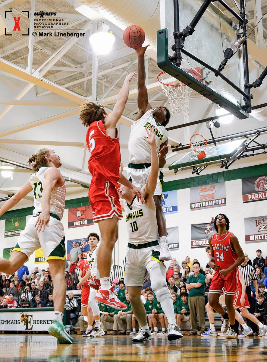 mlineimages's tweet photo. Awesome @_EHSAthletics @emmausboysbball game Friday night vs @BoysParkland! IG post horizontal, these vertical. I’m diggin the vertical. Jametric Harris was 🔥🔥🔥 https://t.co/vzXbrTdYLG