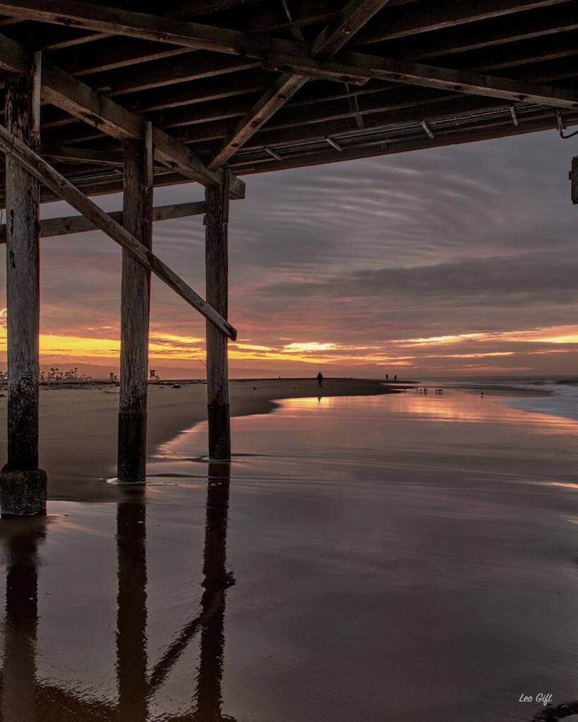 Yesterdays sunrise on New port pier.

#anerdshoots #newportbeach #NewportBeachCA #newportbeachpier 
.
.
.
.
.
#californiadreaming #calilove #californiacoast #socalbeaches #sunrisebeachwalk #losangelesgrammers #exploresocal  #fujixt3  #visitcalifornia #ca… instagr.am/p/CncNlDSDU2h/
