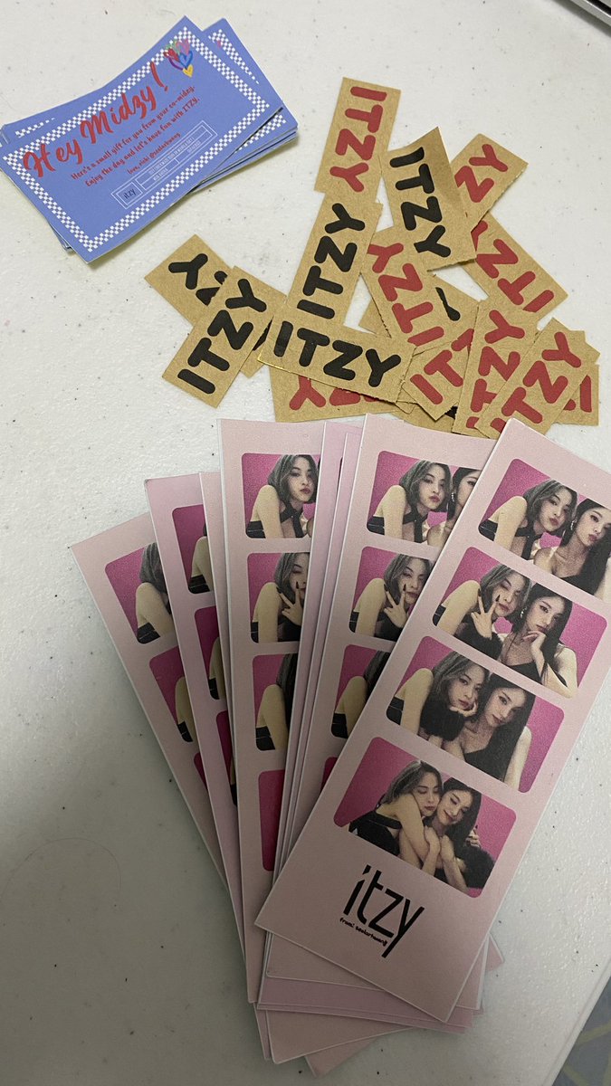 hiiii, may midzys ba here na aattend ng #BENCHxSTRAYKIDS fanmeet on friday? if yes, feel free to claim these freebies. hindi ko kasi naubos nung d-day eh 🥺🫶🏼

(these are stickers btw heheh ttry ko dagdagan if ever may gusto)