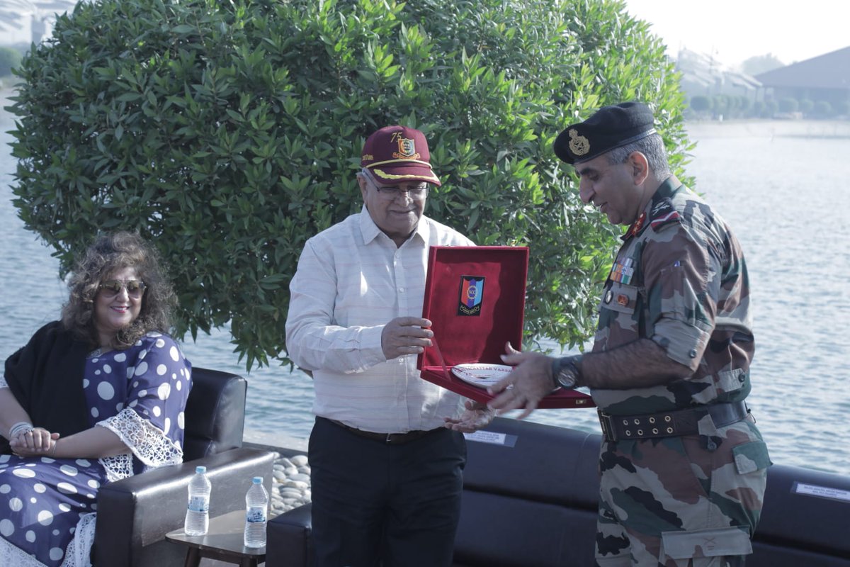 pruthaaa_patel's tweet photo. #NCCJawaMotorcyclerally showcasing #AtmaNirbharBharat ka SALT SE SOFTWARE ka Safar flagged off by H'ble Min for Fin, Energy &amp; Petrochemicals from Dandi. Ab DILLI dur nahin.
@HQ_DG_NCC
@DefencePRO_Guj
@GovernorofGuj
@ArvindKapoorTYG
@NCC_Dte_Gujarat
@jawamotorcycles
@yezdiforever https://t.co/5wuVmFbv8P