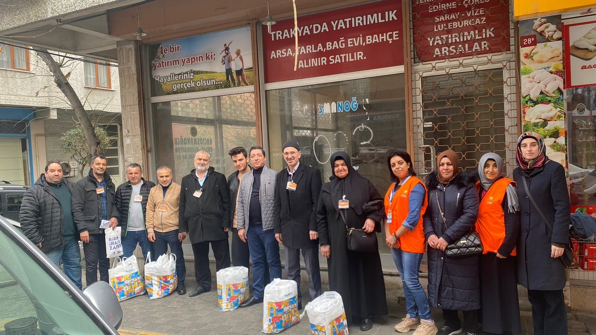 AKBahcelievler's tweet photo. 2023 yolunda, "BİRİZ" diyerek komşularımızı ziyaret etmeye devam ediyoruz.

Kuleli Mahallemiz sahada. 

Bahçelievler'de girilmedik sokak, çalınmadık kapı, sıkılmadık el bırakmayacağız.

#2023YolundaBiriz
#BirlikİradeZafer https://t.co/sh5xCjgAtM