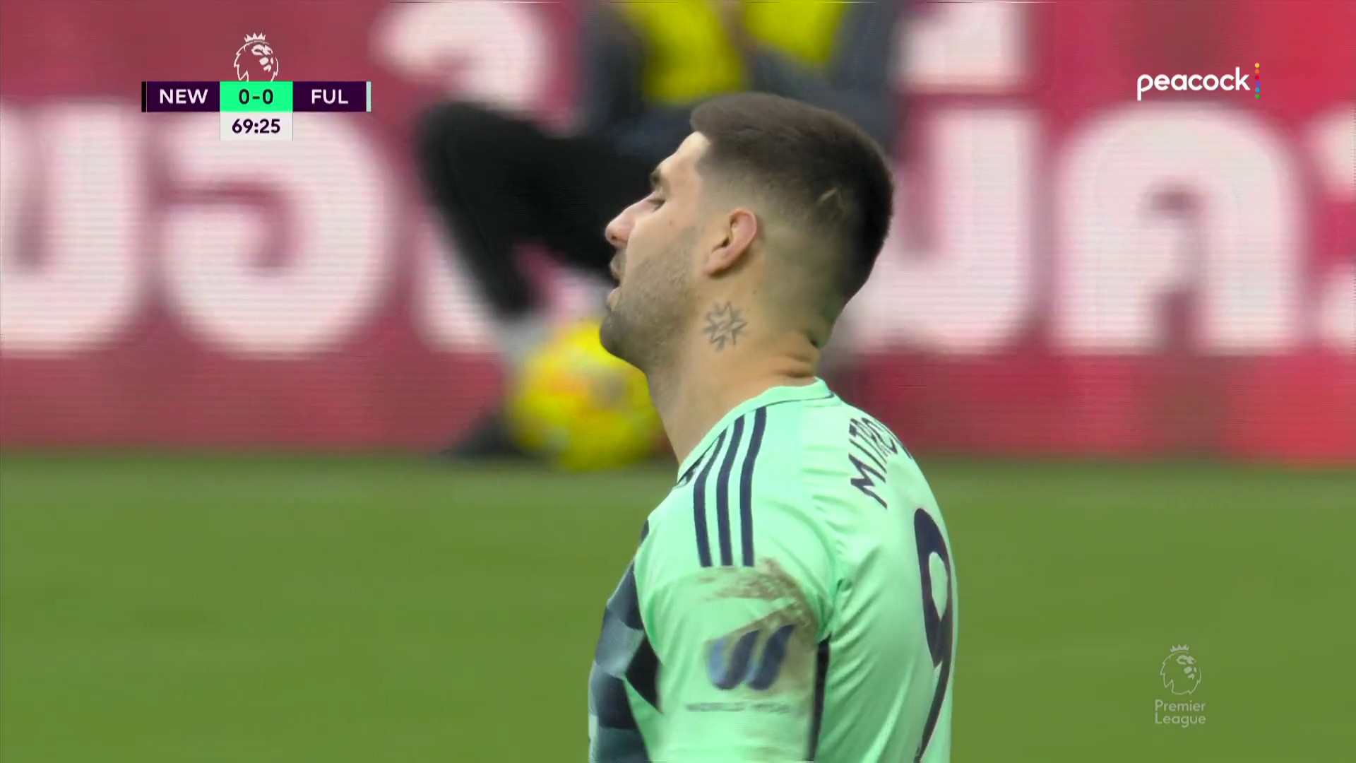 Aleksandar Mitrović has a penalty goal called off due to a double hit with his planting foot. 🤔

When was the last time you saw that?! 

🎥: @NBCSportsSoccer